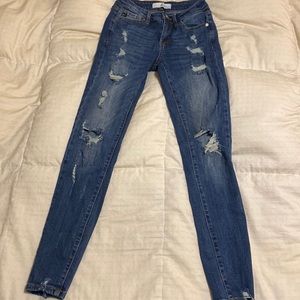 KanCan size 3 (25) like new, skinny, stretch denim jeans purchased from VICI
